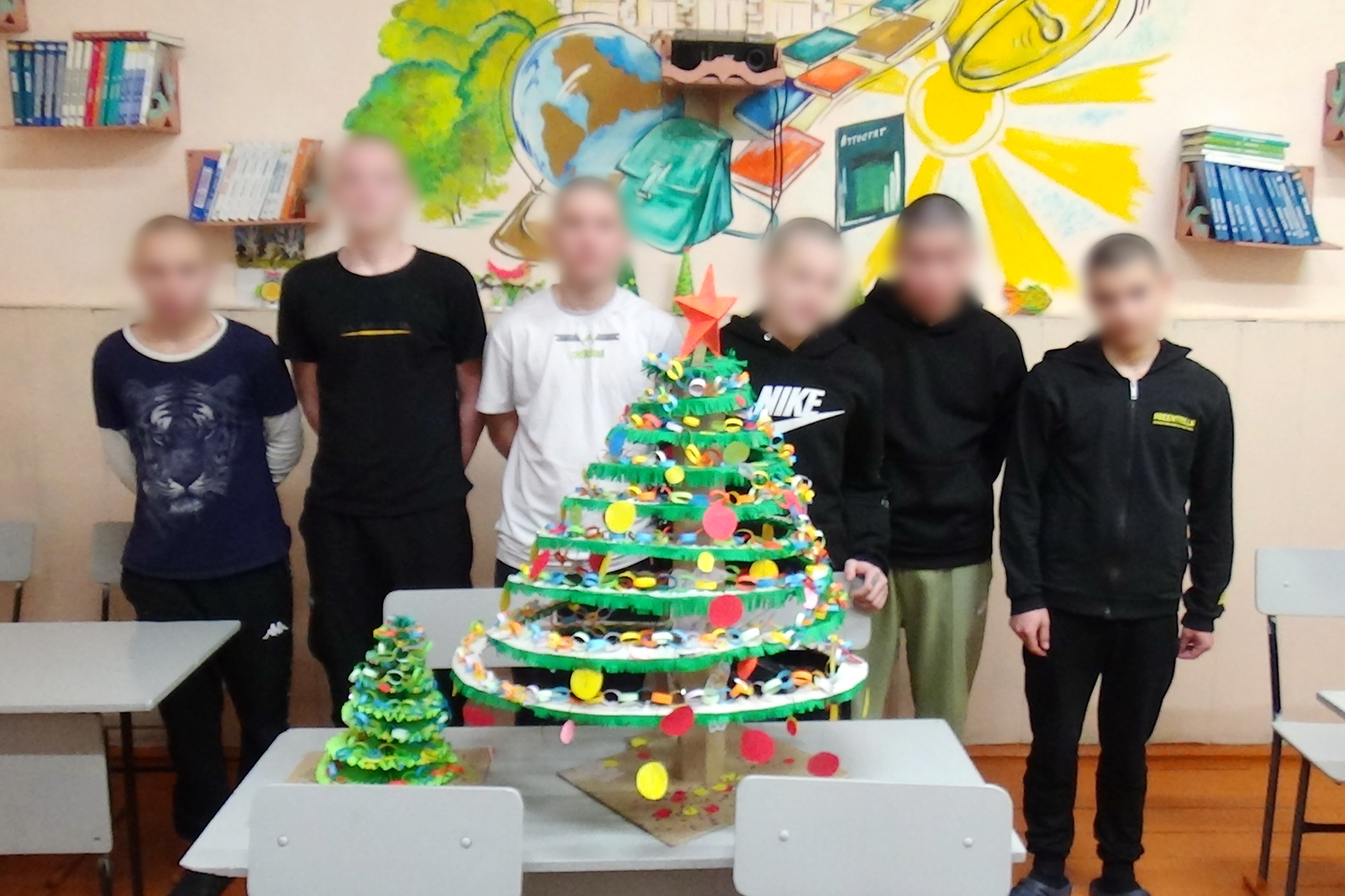 Выставка новогодних поделок.